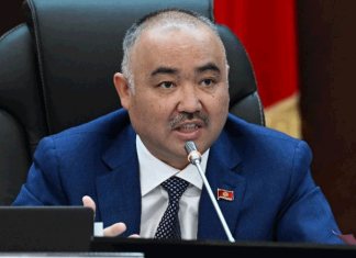 Спикер Жогорку Кенеша сложил полномочия