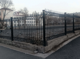 Стадионы за забором