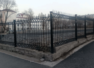 Стадионы за забором