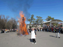 Солнечные блины и огненное прощание с зимой