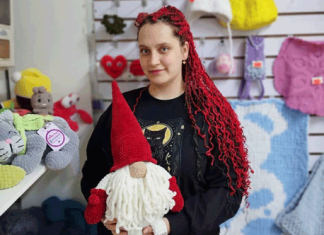 В её руках любые нити оживают