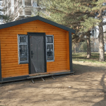 Избушка-избушка, ты чья?