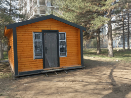 Избушка-избушка, ты чья?