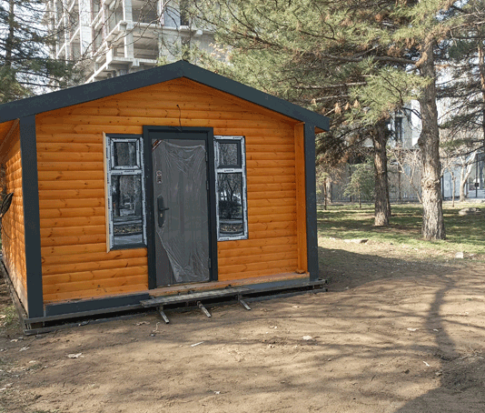 Избушка-избушка, ты чья?