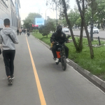 Тротуары повышенной опасности – пешеходы мешают самокатам