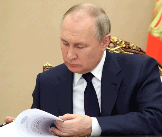 Владимир Путин утвердил поручения по поддержке русского языка