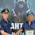 Военные авиабазы «Кант» поздравили главу Союза десантников Кыргызстана