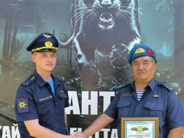 Военные авиабазы «Кант» поздравили главу Союза десантников Кыргызстана